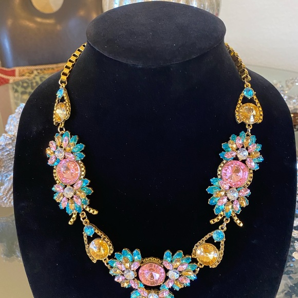 Gorgeous Statement Necklace Pin & Turquoise on Gold - Picture 5 of 16